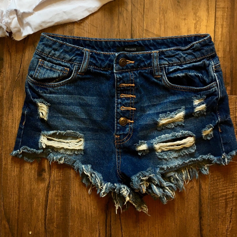 Forever 21 distressed denim shorts size small